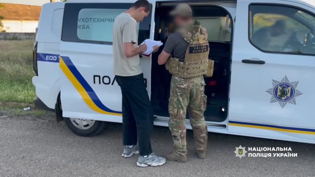 Продав пістолет за 10 тисяч та сховав у підсобці гранату: у Білгород-Дністровському районі затримали торговця зброєю