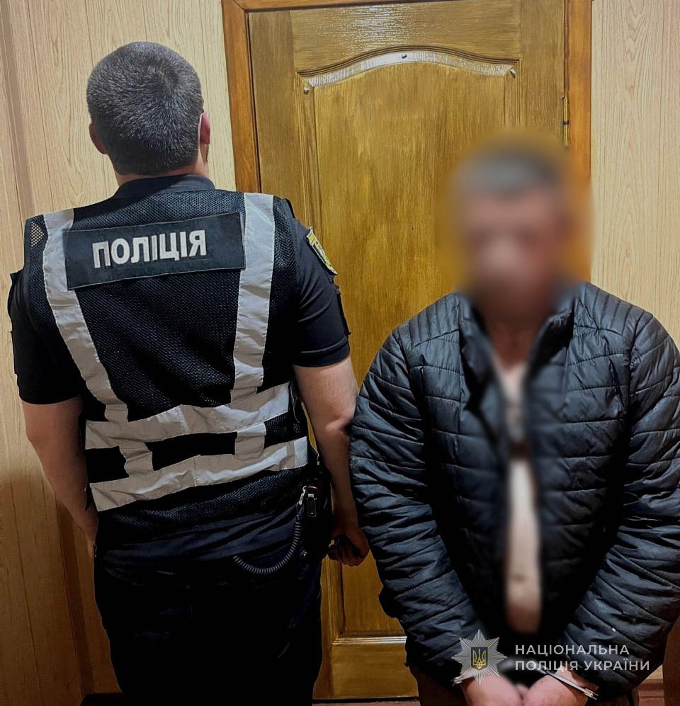 Стріляв по поліцейським та погрожував гранатою: затримано жителя міста Татарбунари