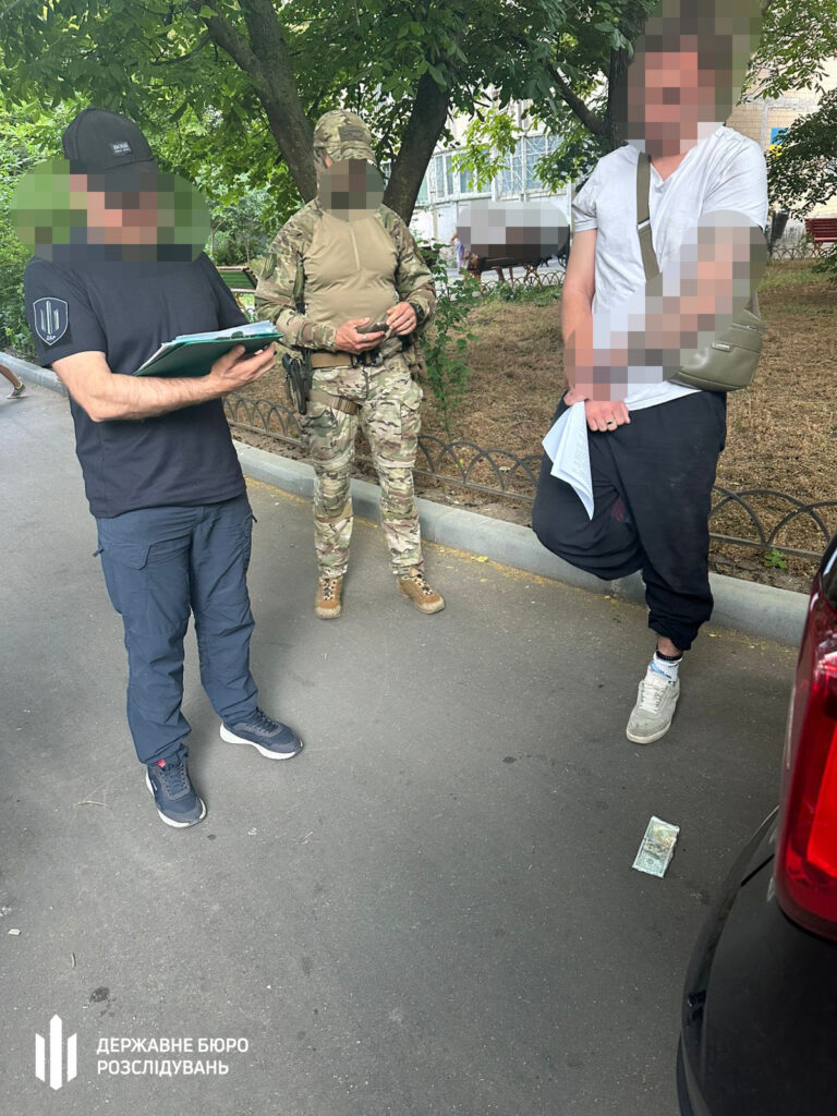 Військовий з Одещини та іноземець наживалися на бійцях після СЗЧ