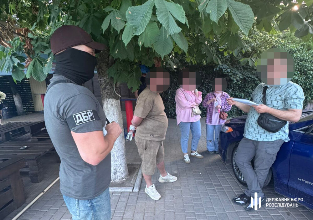 Військовий з Одещини та іноземець наживалися на бійцях після СЗЧ