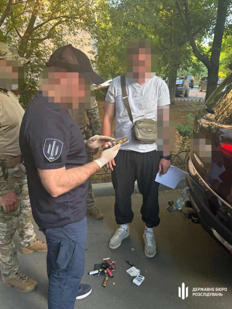 Військовий з Одещини та іноземець наживалися на бійцях після СЗЧ