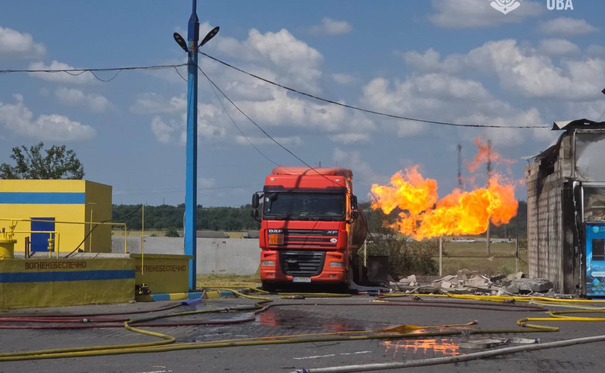 Російський «шахед» атакував заправку на трасі Одеса–Рені: горів газовоз