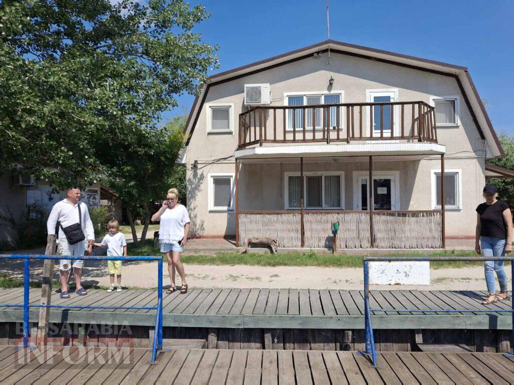 Всупереч руйнуванням: як відомий туристичний комплекс у Вилковому ліквідовує наслідки удару та повертається до життя