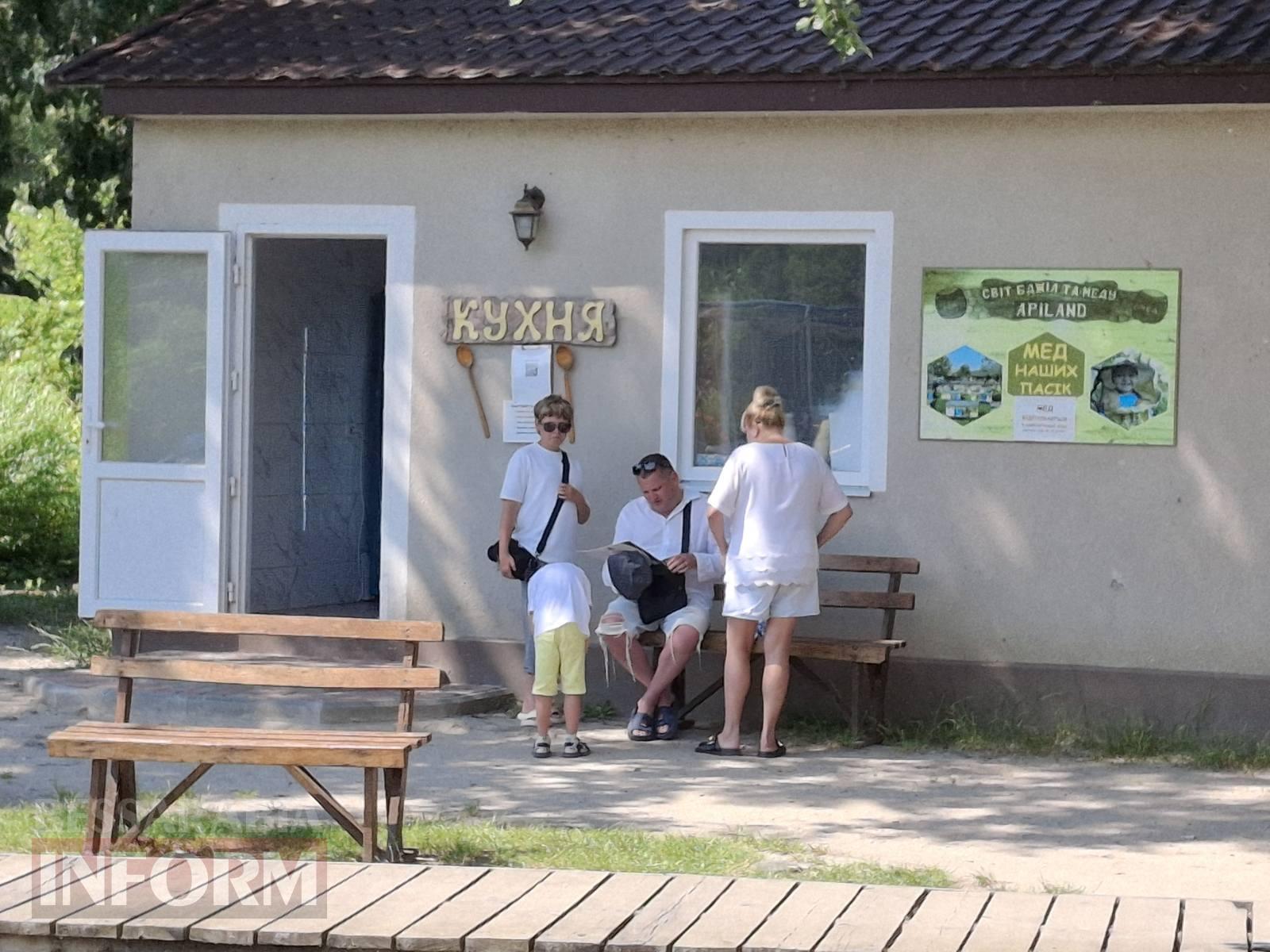 Всупереч руйнуванням: як відомий туристичний комплекс у Вилковому ліквідовує наслідки удару та повертається до життя