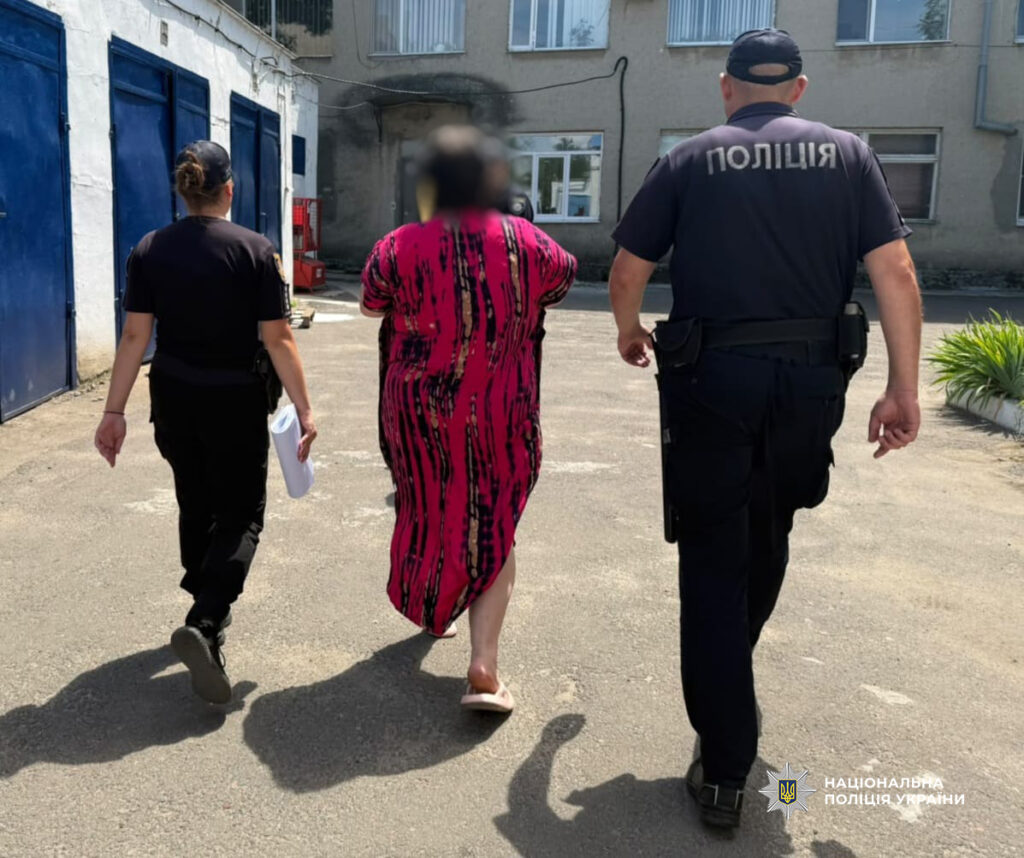 На Білгород-Дністровщині десятеро чоловіків ховалися серед коробок у фурі, щоб втекти до Молдови