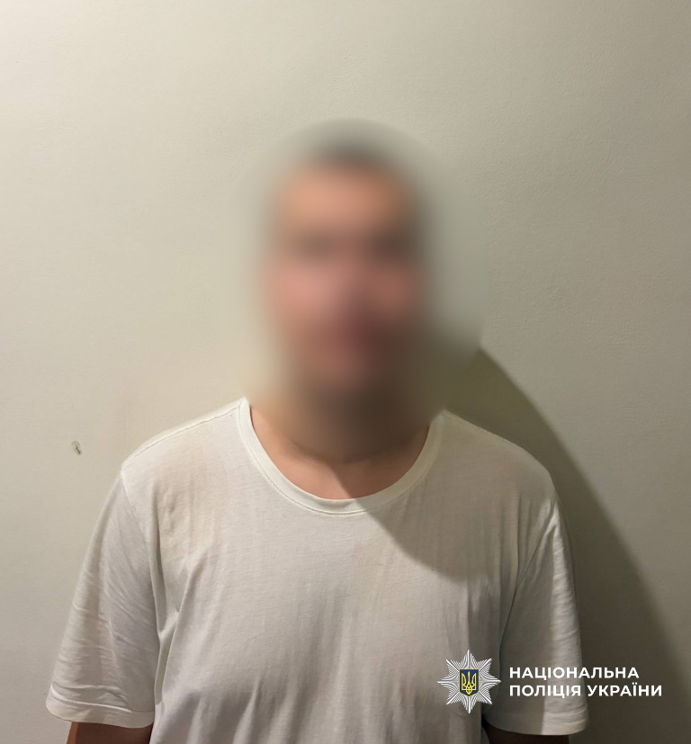 10 років тюрми загрожує неповнолітньому з Одещини, який на замовлення спалив автівки енергетичної компанії