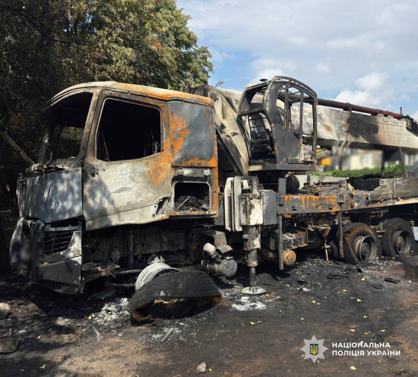 10 років тюрми загрожує неповнолітньому з Одещини, який на замовлення спалив автівки енергетичної компанії