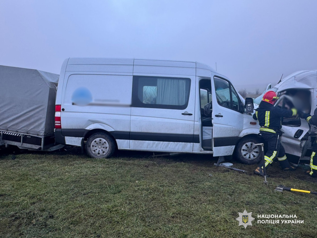 Лобове зіткнення в Болградському районі з постраждалими: водію мікроавтобуса повідомили про підозру