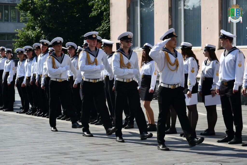Майбутні моряки Ізмаїла отримали дипломи та офіцерські погони