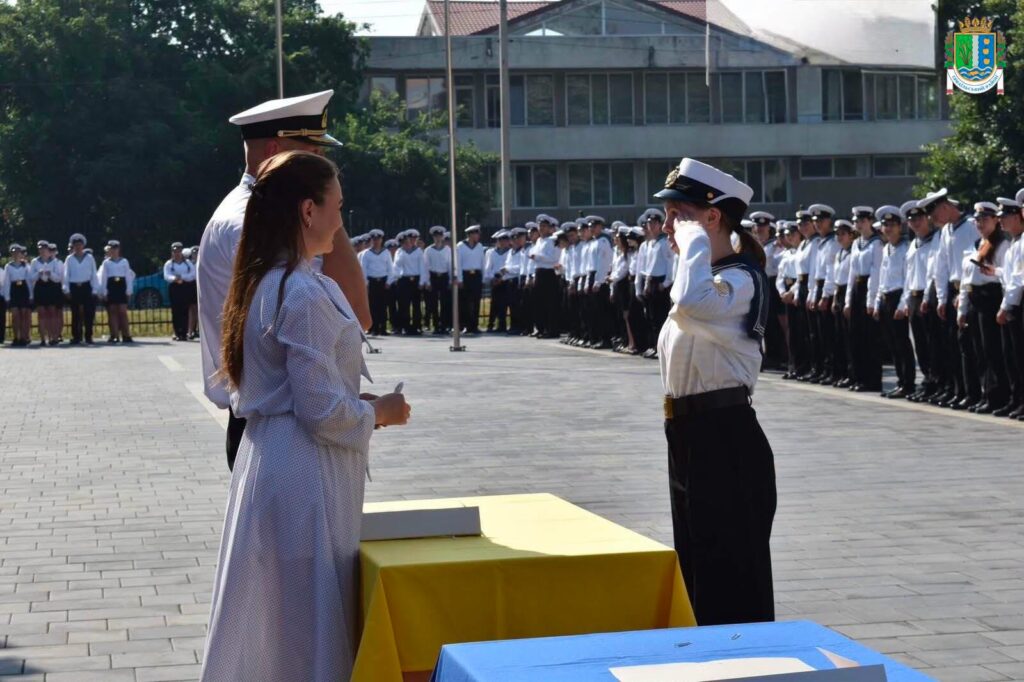 Майбутні моряки Ізмаїла отримали дипломи та офіцерські погони