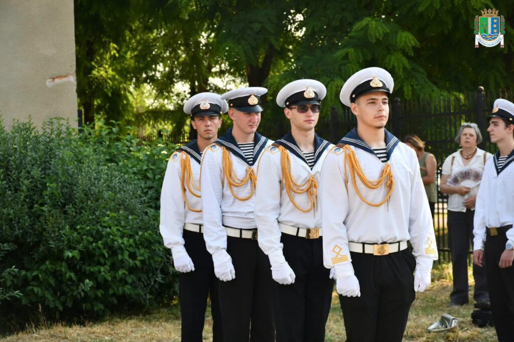 Майбутні моряки Ізмаїла отримали дипломи та офіцерські погони