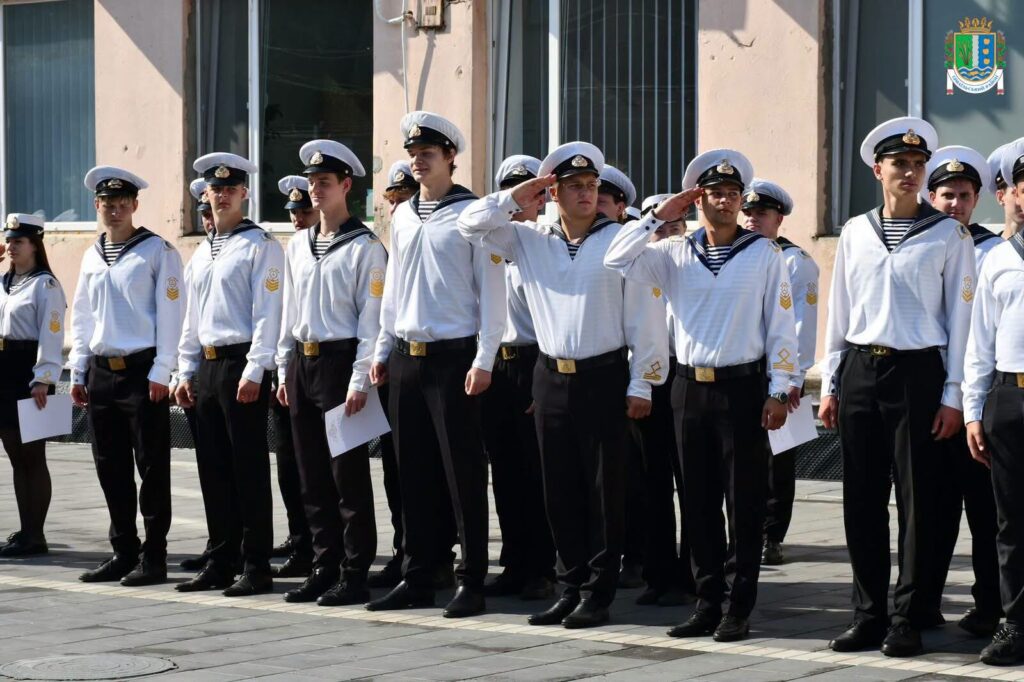 Майбутні моряки Ізмаїла отримали дипломи та офіцерські погони