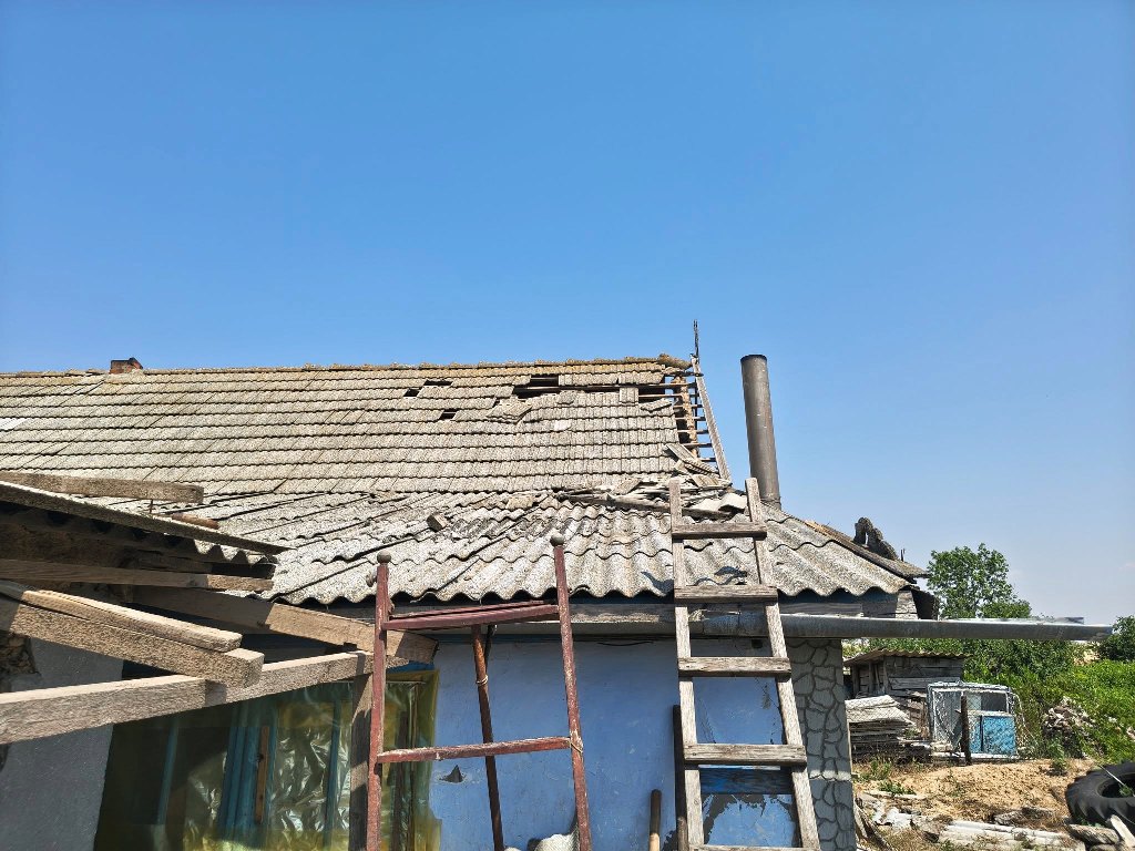 Позривало дахи та повалило дерева: у Татарбунарській громаді ліквідовують наслідки негоди