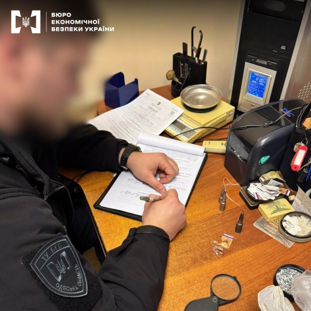 Ювелір з Одеси налагодив продаж підробок світових брендів по всій Україні: збитки сягнули майже 30 мільйонів гривень