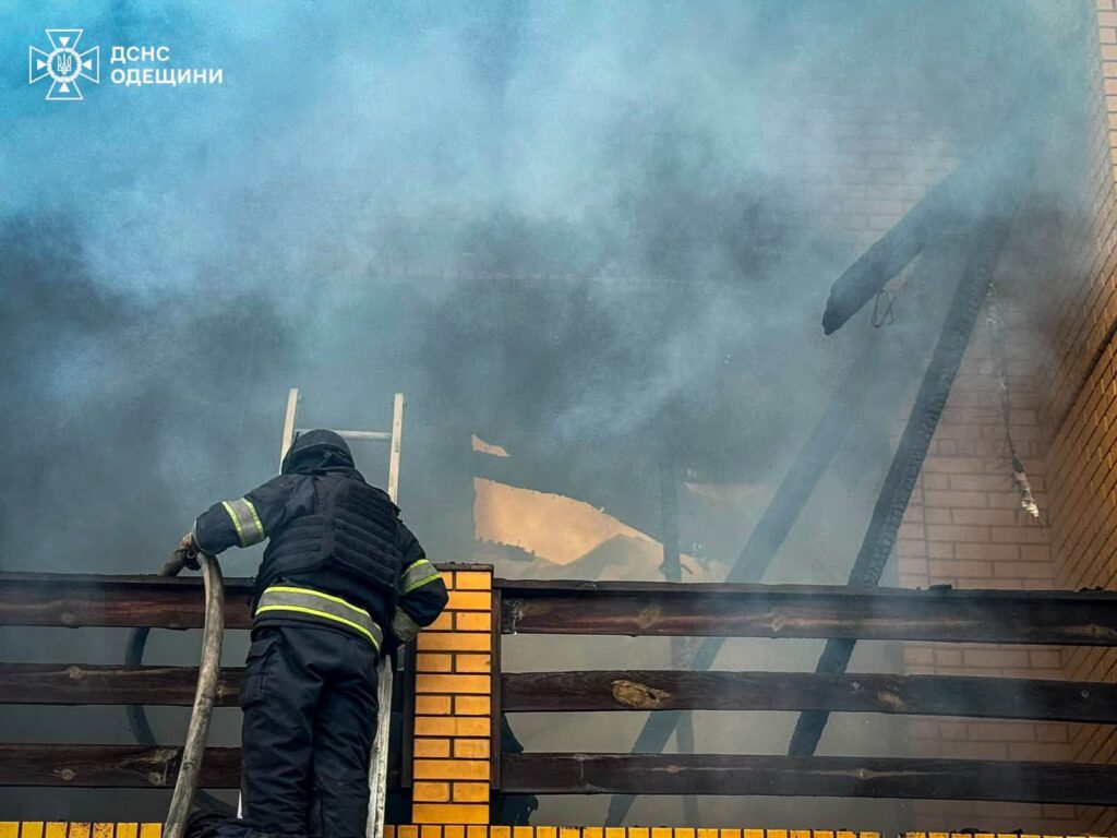 рф вдарила ракетами по житловому сектору в Одеській області: серед постраждалих – маленька дитина