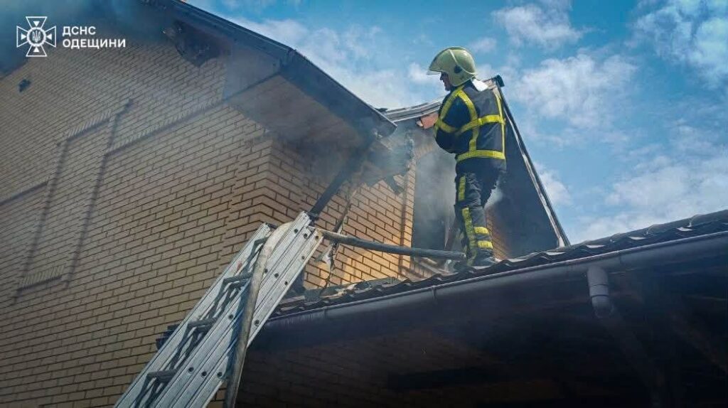 рф вдарила ракетами по житловому сектору в Одеській області: серед постраждалих – маленька дитина
