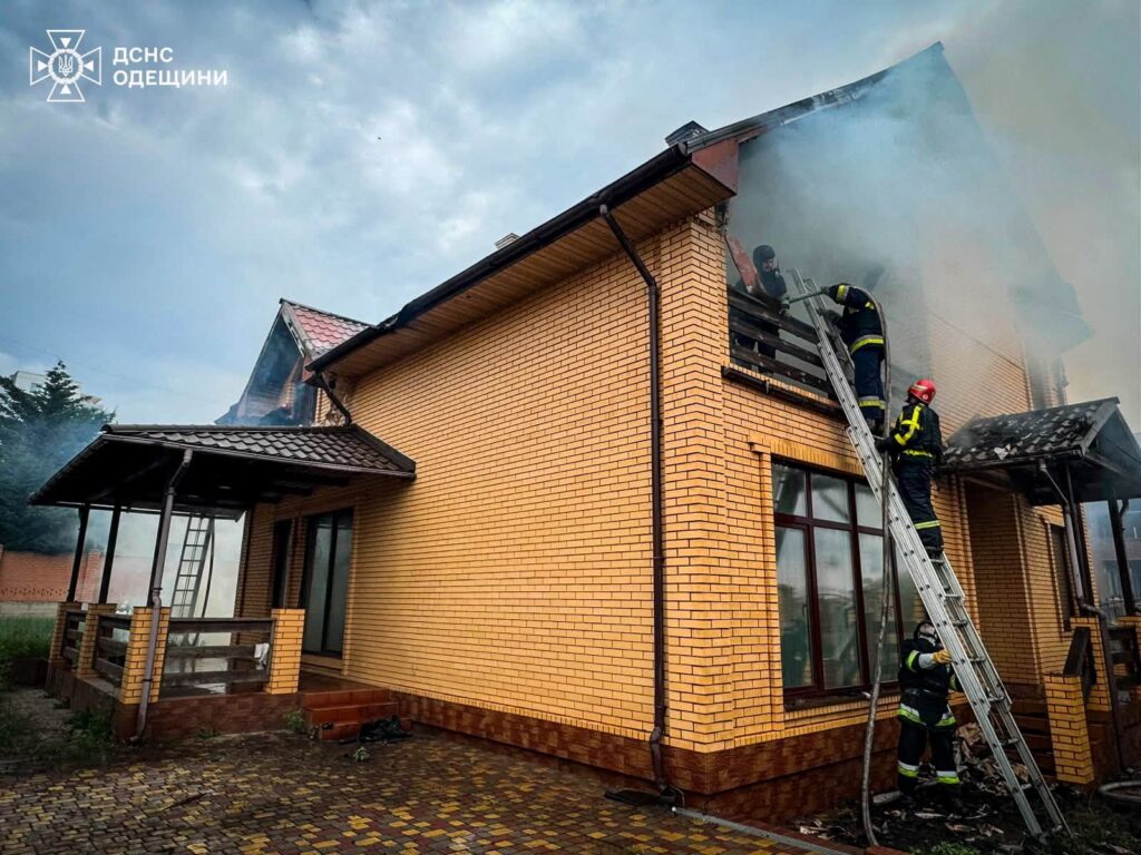 рф вдарила ракетами по житловому сектору в Одеській області: серед постраждалих – маленька дитина