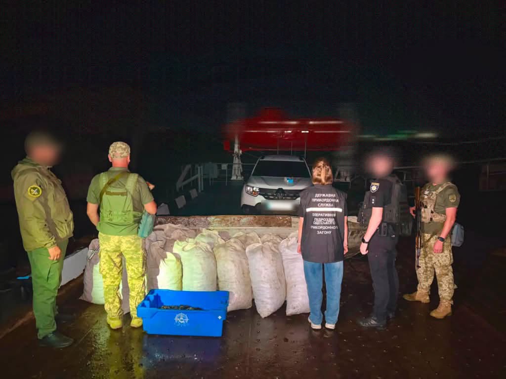 90 тисяч мідій в одному човні: масштабна нічна крадіжка на Сухому лимані