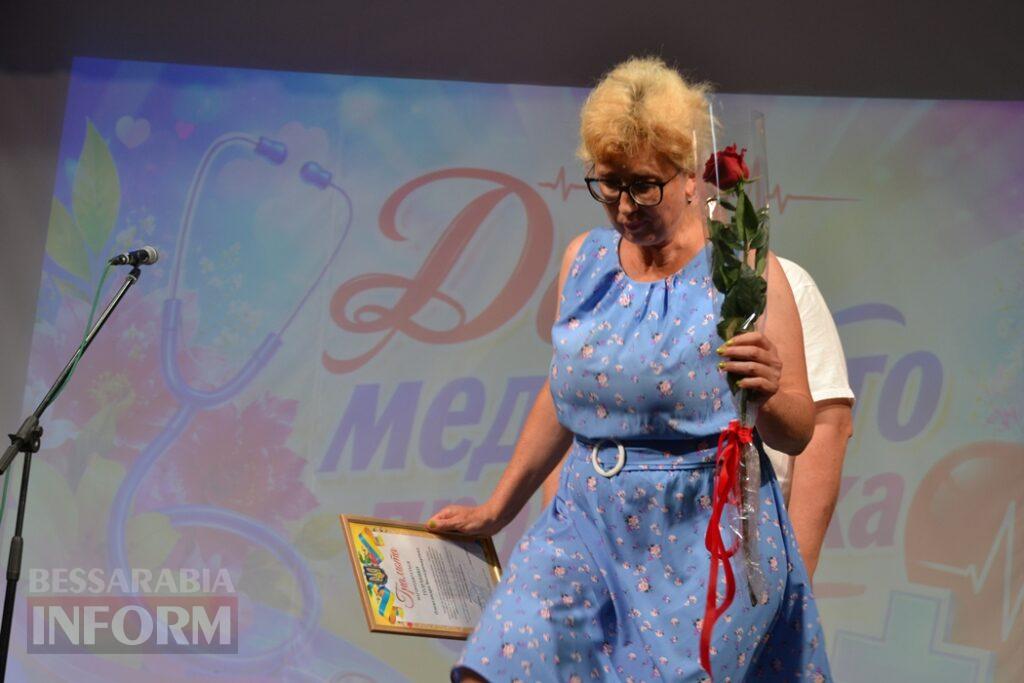 Майже 50 нагороджених та святковий концерт: у Кілії вітали людей, яким довіряють найцінніше