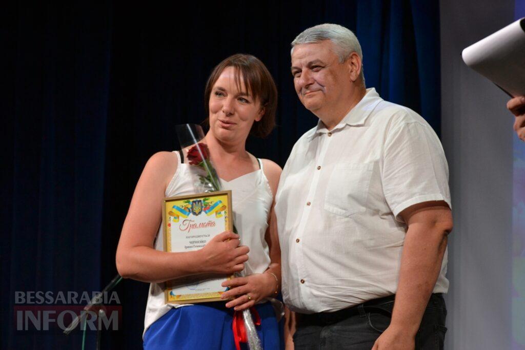 Майже 50 нагороджених та святковий концерт: у Кілії вітали людей, яким довіряють найцінніше