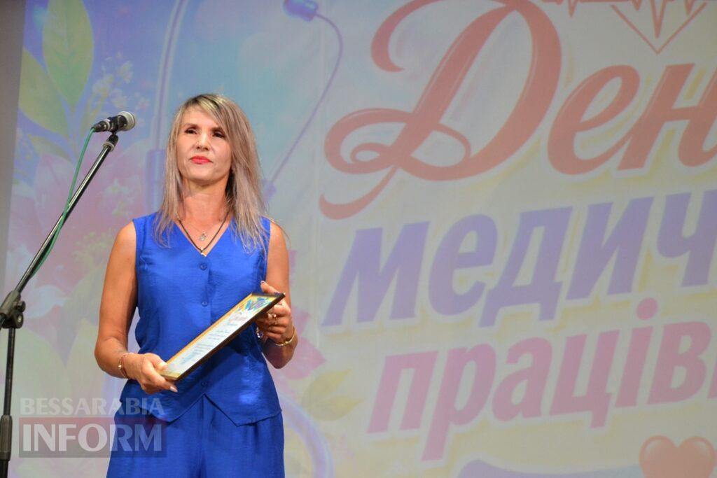 Майже 50 нагороджених та святковий концерт: у Кілії вітали людей, яким довіряють найцінніше