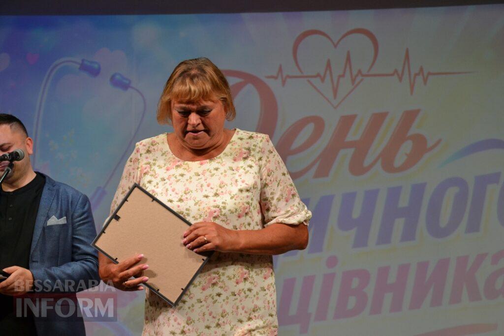 Майже 50 нагороджених та святковий концерт: у Кілії вітали людей, яким довіряють найцінніше