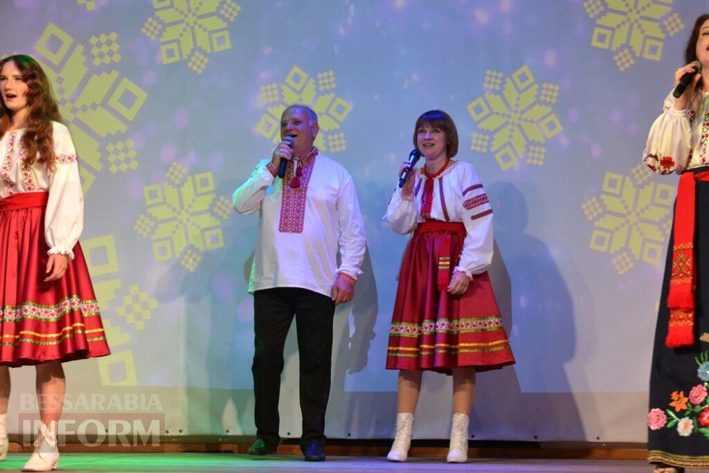 Майже 50 нагороджених та святковий концерт: у Кілії вітали людей, яким довіряють найцінніше