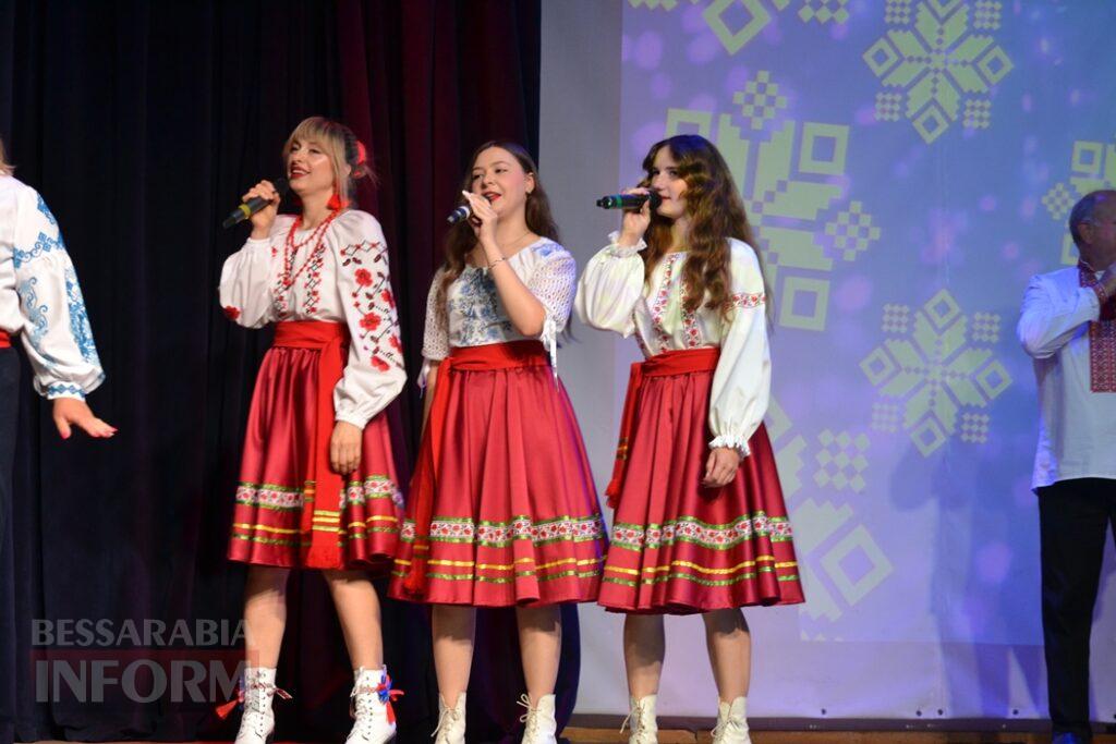 Майже 50 нагороджених та святковий концерт: у Кілії вітали людей, яким довіряють найцінніше