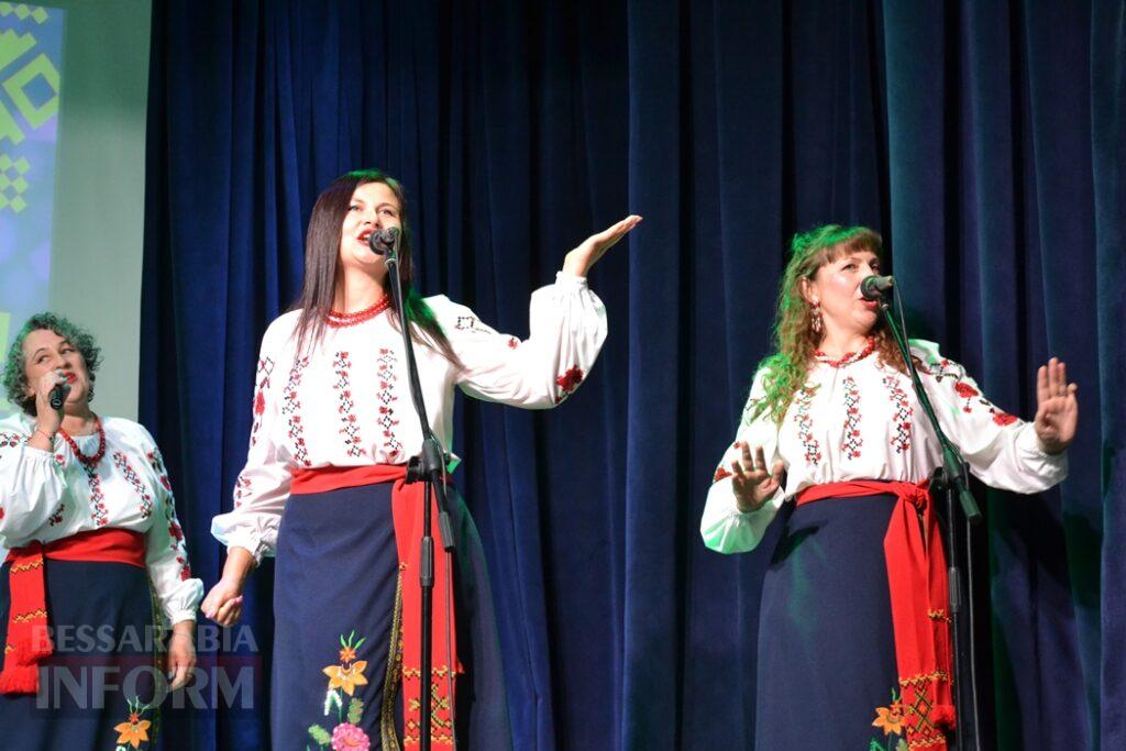 Майже 50 нагороджених та святковий концерт: у Кілії вітали людей, яким довіряють найцінніше