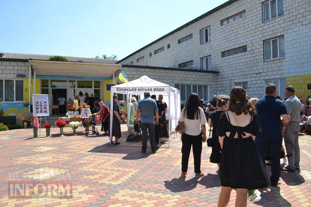 В Кілії директорку школи Валентину Іваненко провели останнім дзвоником та щемливими промовами