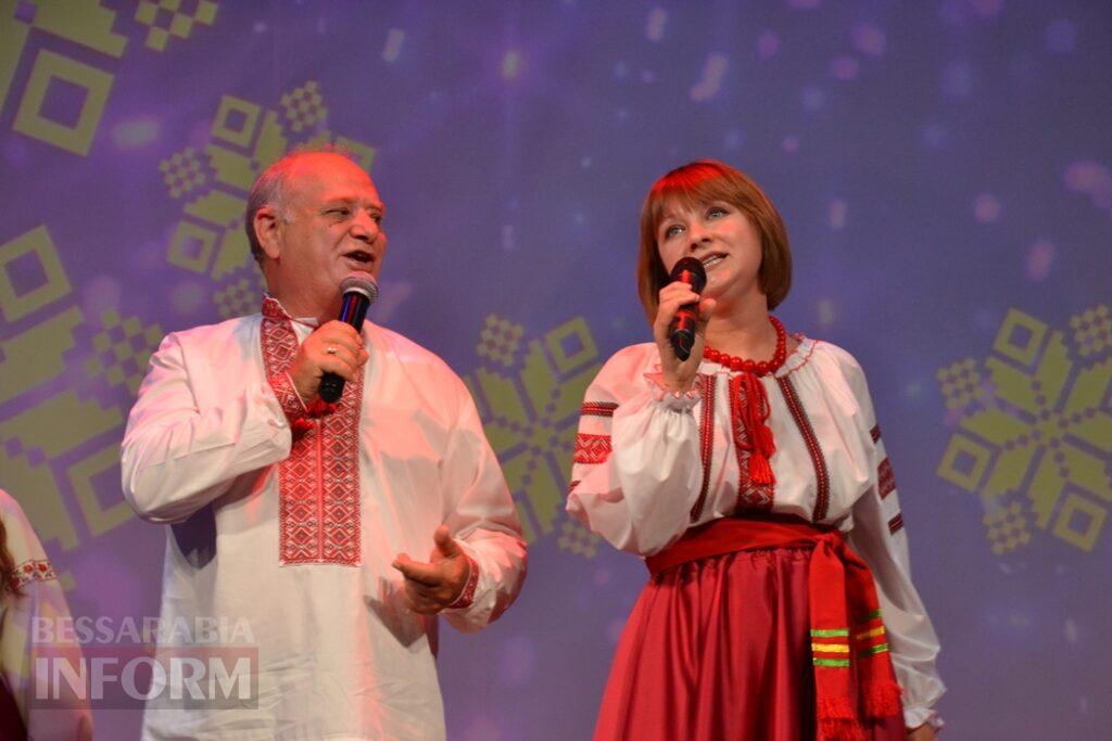Майже 50 нагороджених та святковий концерт: у Кілії вітали людей, яким довіряють найцінніше