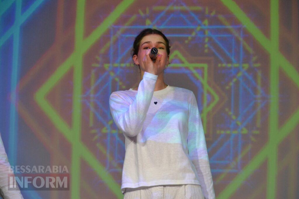Майже 50 нагороджених та святковий концерт: у Кілії вітали людей, яким довіряють найцінніше