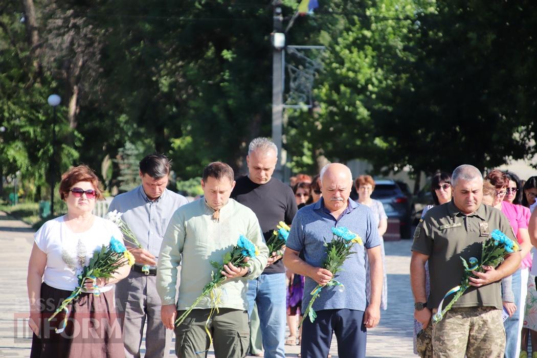 Хвилина мовчання, квіти й пам’ять про тих, хто не повернувся з полону: у Болграді відзначили пам’ятну дату