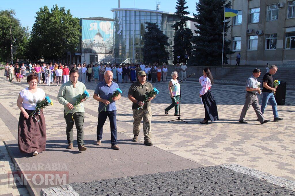 Хвилина мовчання, квіти й пам’ять про тих, хто не повернувся з полону: у Болграді відзначили пам’ятну дату