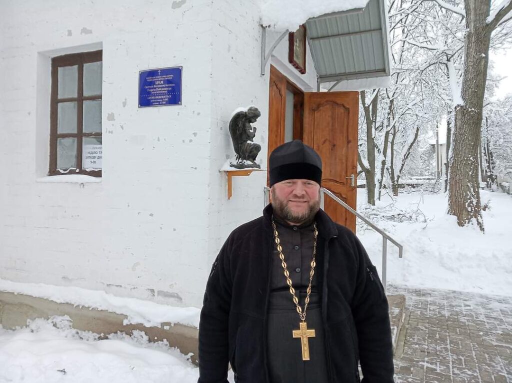 Між рясою та пікселем: історія військового капелана, який очолив першу парафію ПЦУ в Українському Придунав’ї