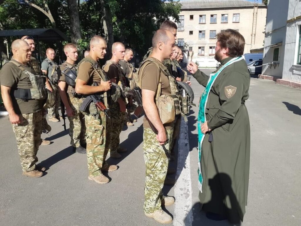 Між рясою та пікселем: історія військового капелана, який очолив першу парафію ПЦУ в Українському Придунав’ї