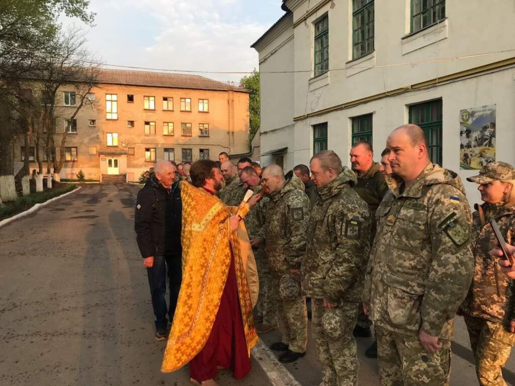 Між рясою та пікселем: історія військового капелана, який очолив першу парафію ПЦУ в Українському Придунав’ї