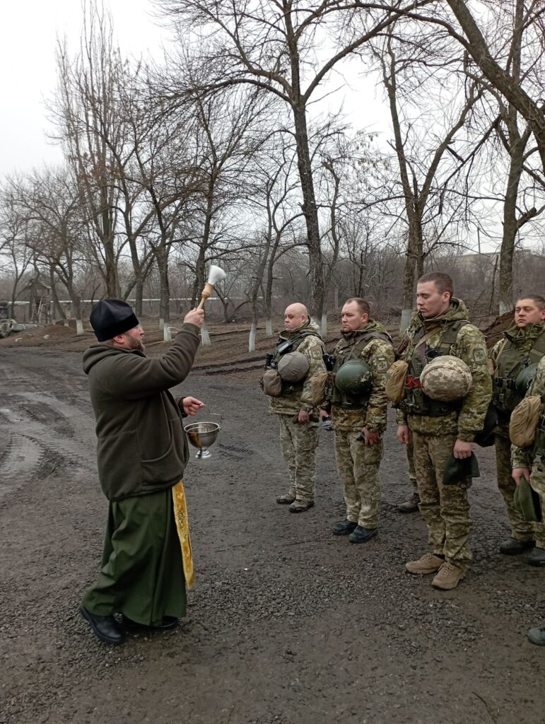 Між рясою та пікселем: історія військового капелана, який очолив першу парафію ПЦУ в Українському Придунав’ї