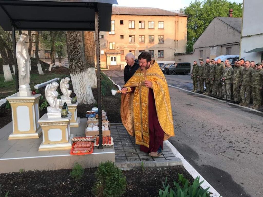 Між рясою та пікселем: історія військового капелана, який очолив першу парафію ПЦУ в Українському Придунав’ї