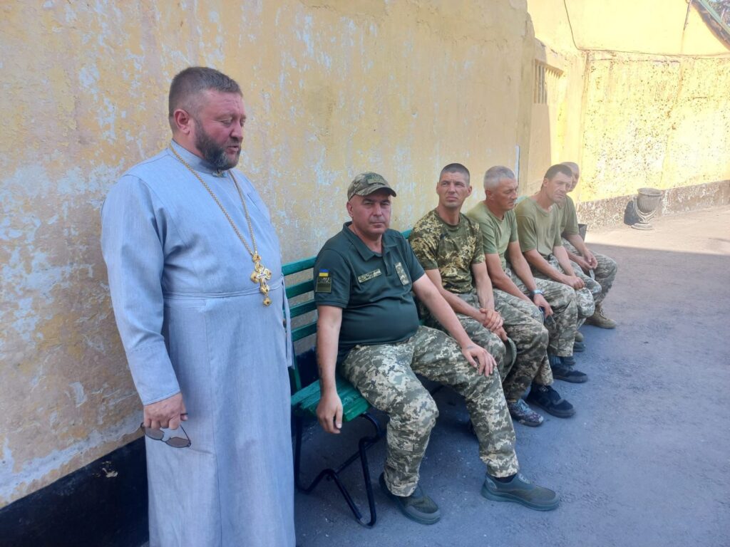 Між рясою та пікселем: історія військового капелана, який очолив першу парафію ПЦУ в Українському Придунав’ї