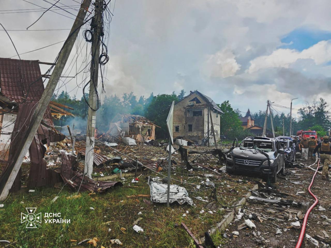 Ворог завдав ракетного удару по Київщині, де проходила виставка озброєння: є загиблі