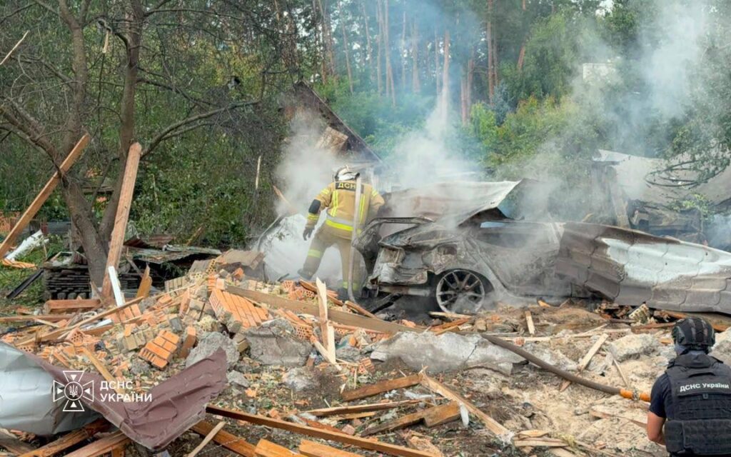 Ворог завдав ракетного удару по Київщині, де проходила виставка озброєння: є загиблі