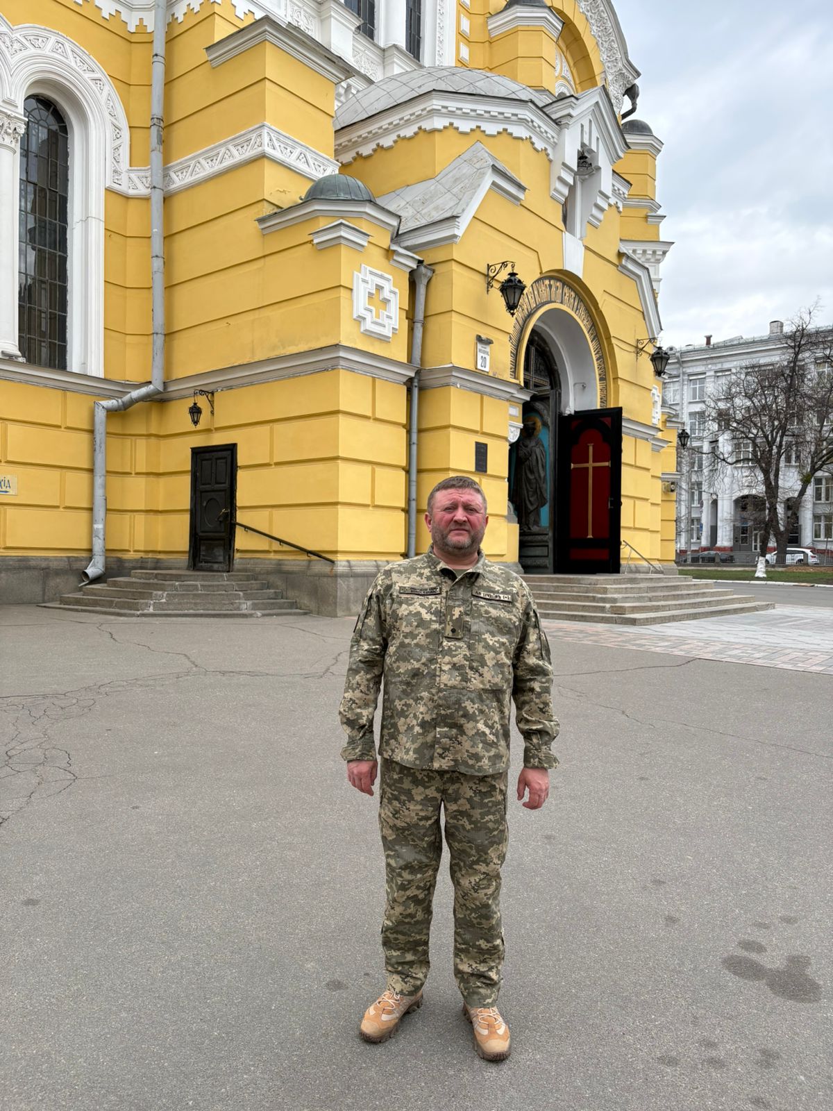 Між рясою та пікселем: історія військового капелана, який очолив першу парафію ПЦУ в Українському Придунав'ї