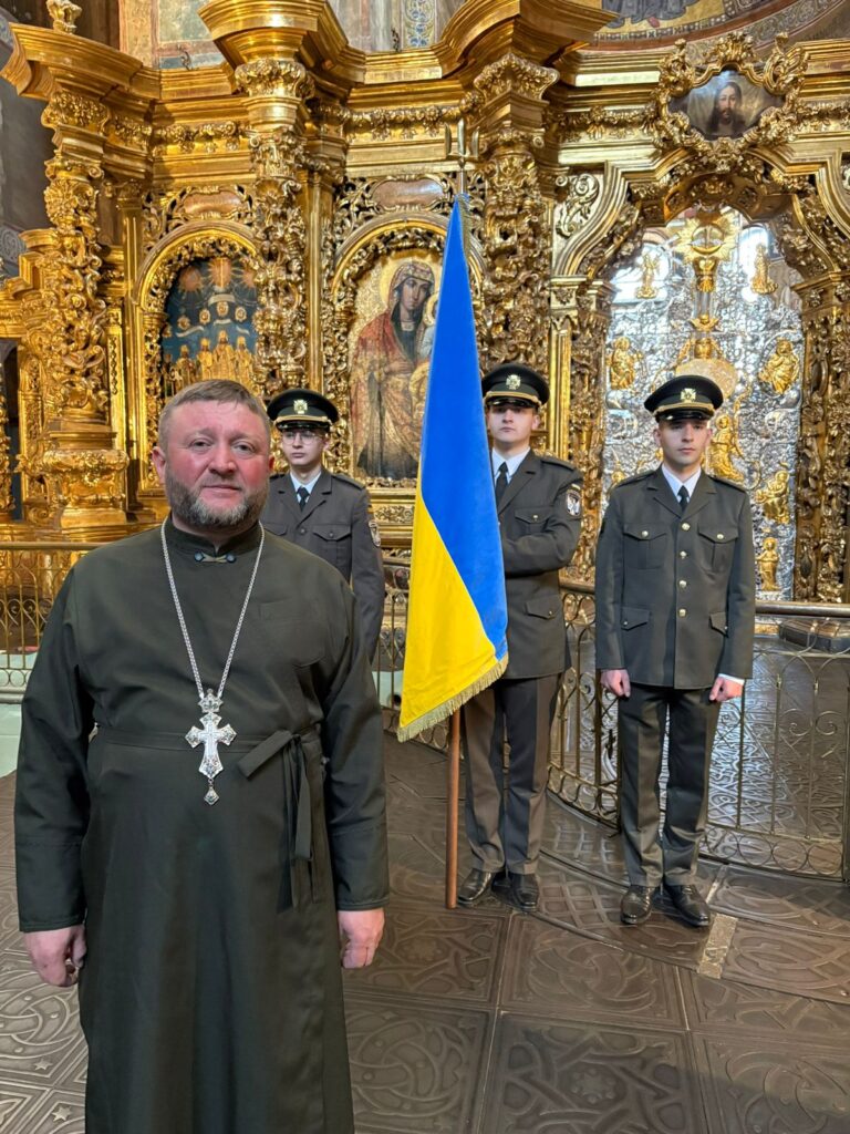 Між рясою та пікселем: історія військового капелана, який очолив першу парафію ПЦУ в Українському Придунав’ї