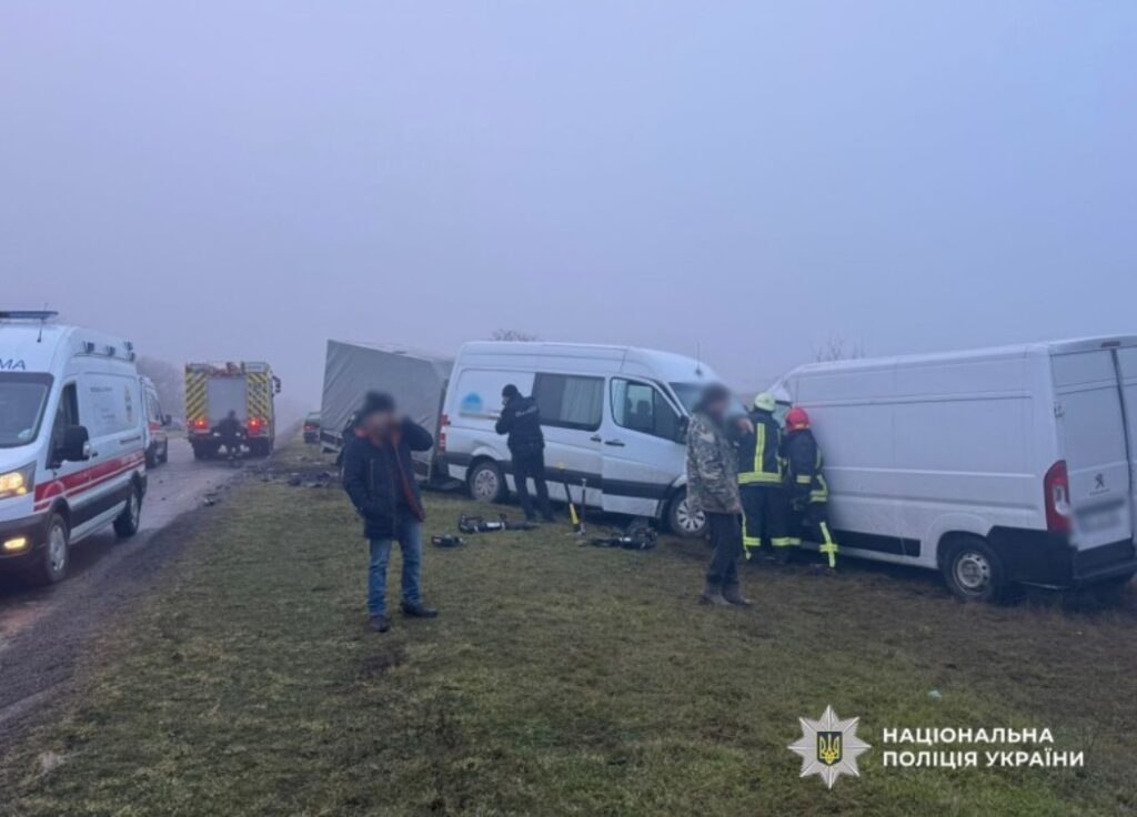 Лобове зіткнення в Болградському районі з постраждалими: водію мікроавтобуса повідомили про підозру