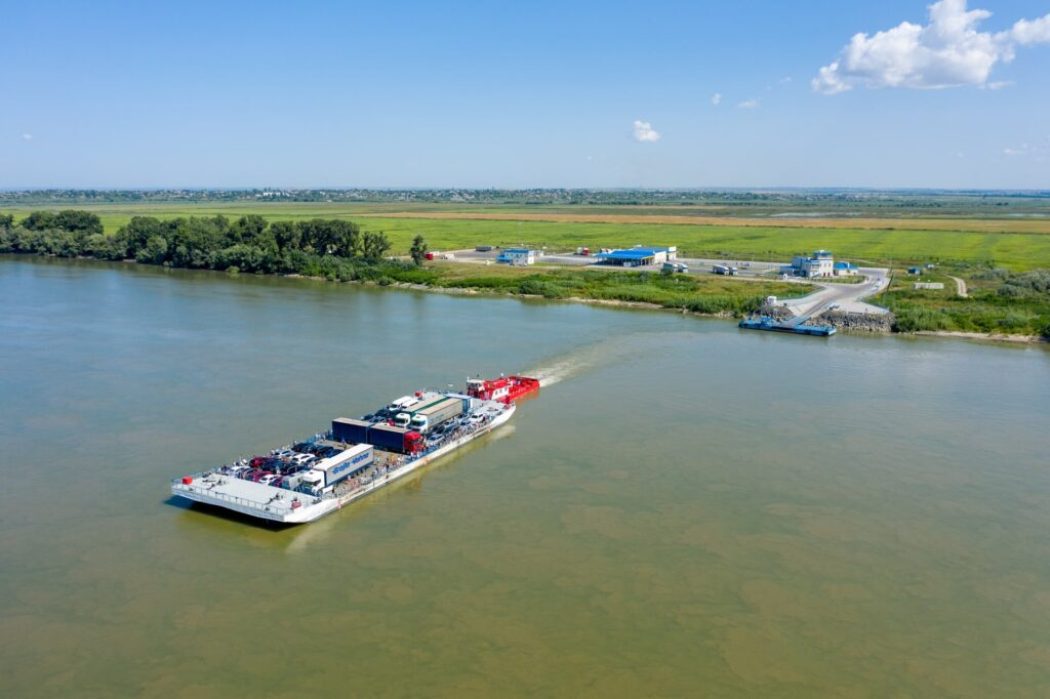 На румунському боці біля Орлівки утворилися великі черги на паромній переправі