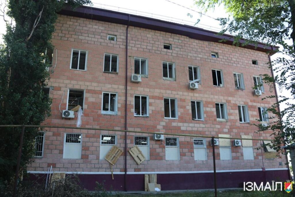 Пекельна ніч для Ізмаїла: під час нічної атаки суттєво пошкоджено житловий сектор та соціальні об’єкти