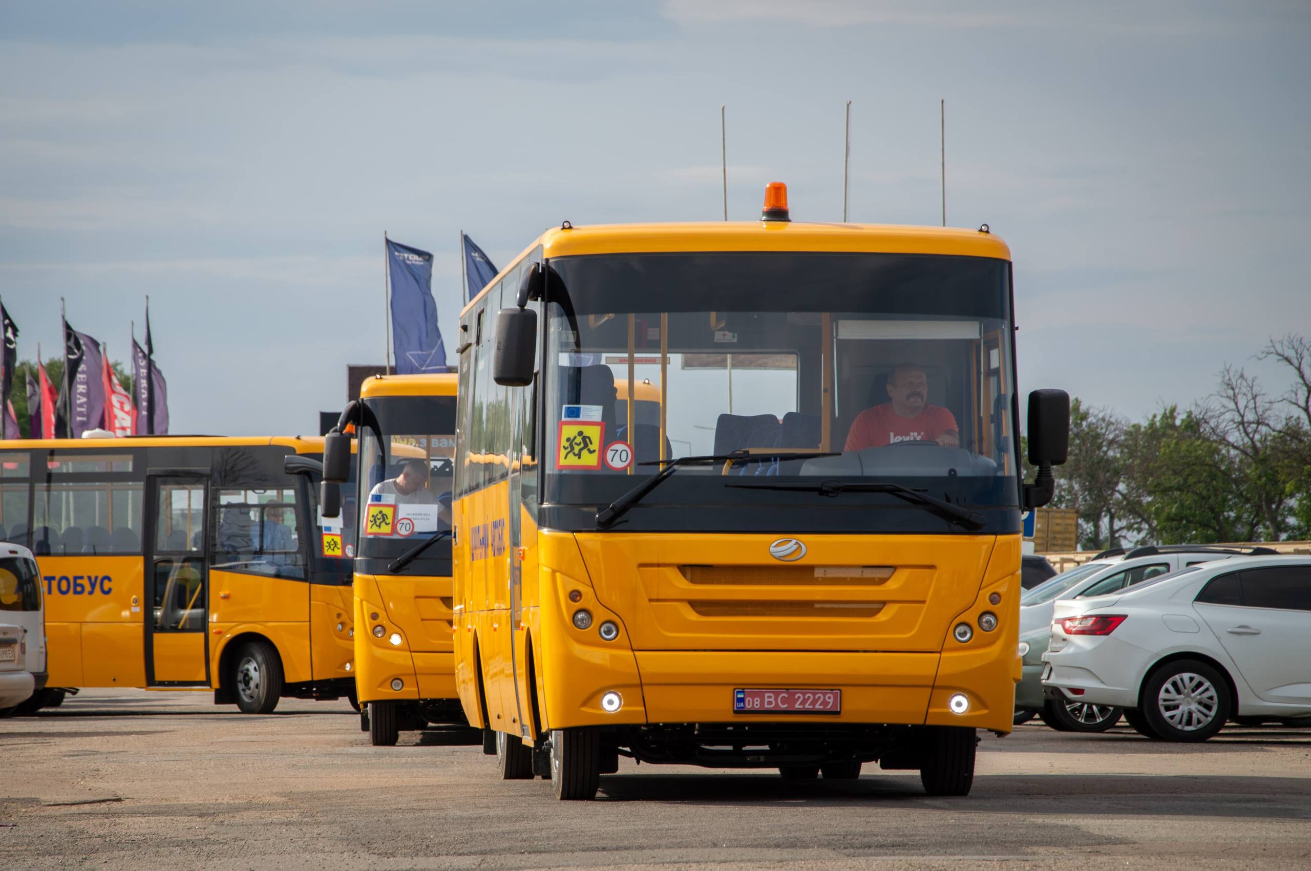 Одещина отримала партію шкільних автобусів для дітей з особливими освітніми потребами
