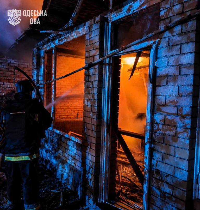 Внаслідок комбінованої атаки по Одещині постраждали жінка з маленькою дитиною