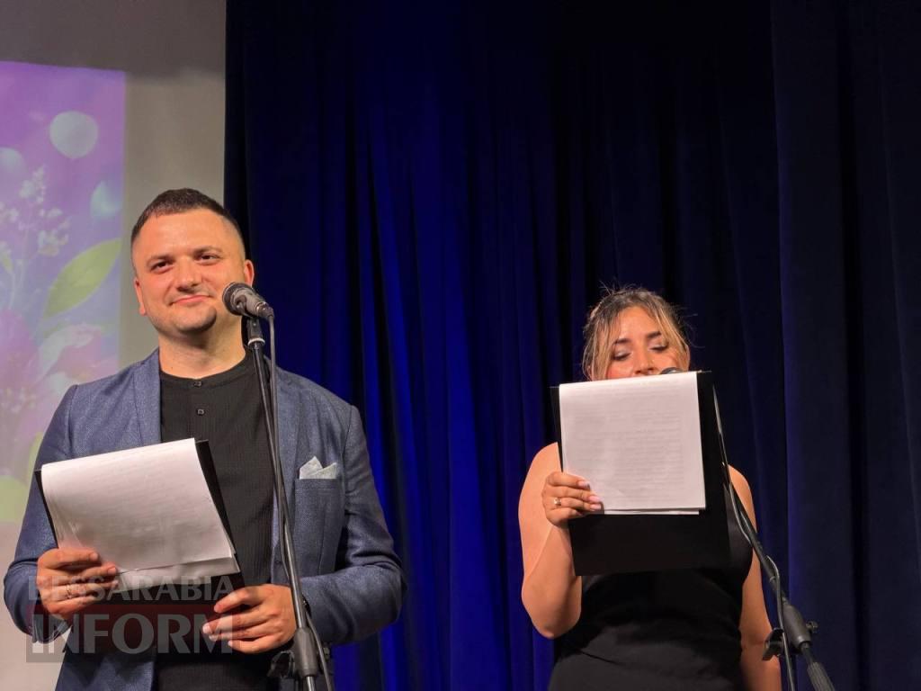 Майже 50 нагороджених та святковий концерт: у Кілії вітали людей, яким довіряють найцінніше